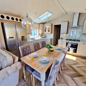  Lodge Lula United Kingdom